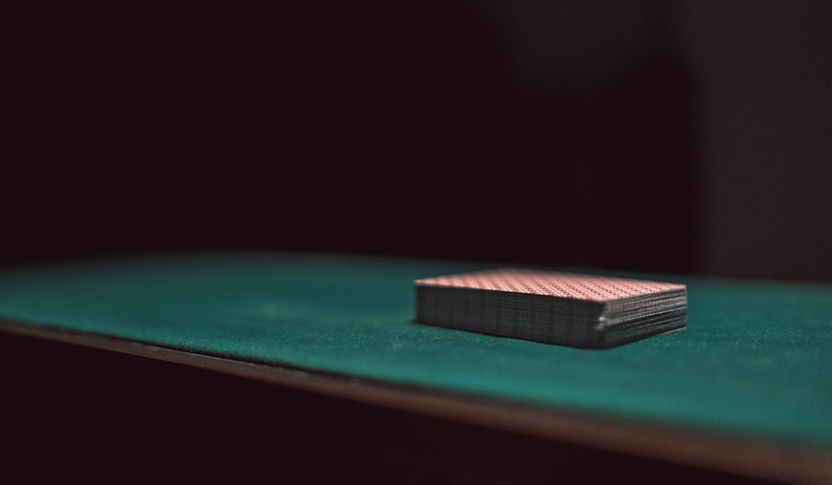 How To Check A Casino License visual with cards and casino table details